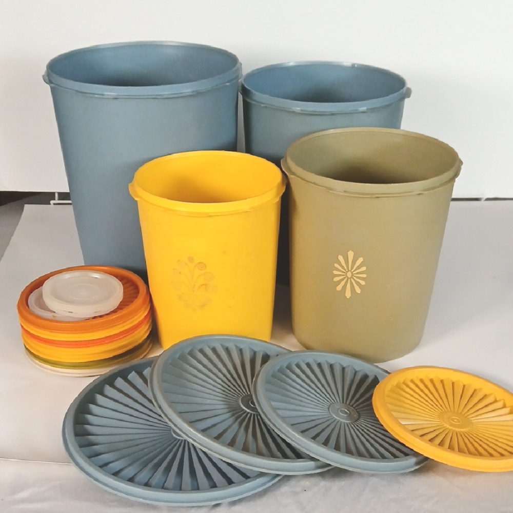 🏡 4-Piece Vintage Tupperware Canister Nesting Set 10 Extra Lids Mixed Color lot